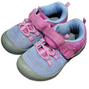 3/$20 🏷 Oshkosh Purple & Pink Sneakers Size 7